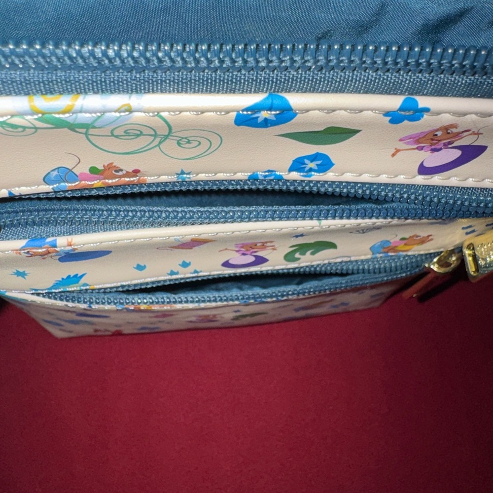Loungefly Disney Princess Cinderella characters Cream Crossbody Bag - Picture 9 of 9